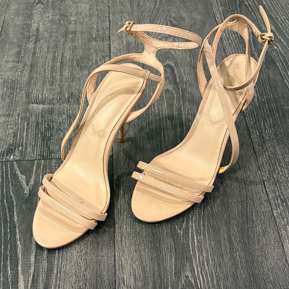 Elegant Nude Patent Strappy 👠 39 / 8.5